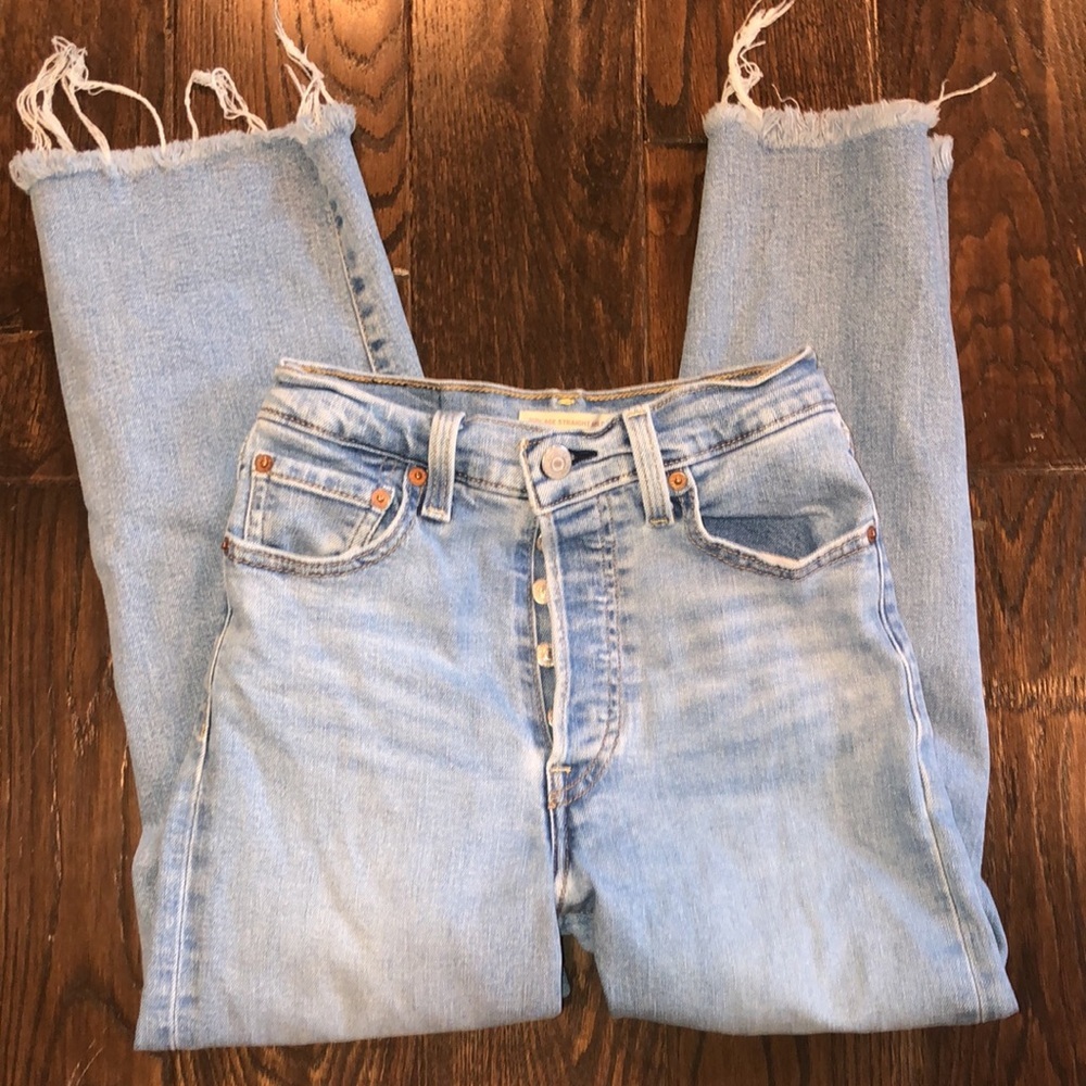 Levi’s rib cage straight ankle jeans size 24 raw hem distressed